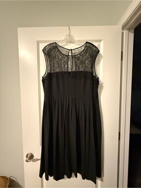 Black Lace Yoke Sleeveless Women’s Top